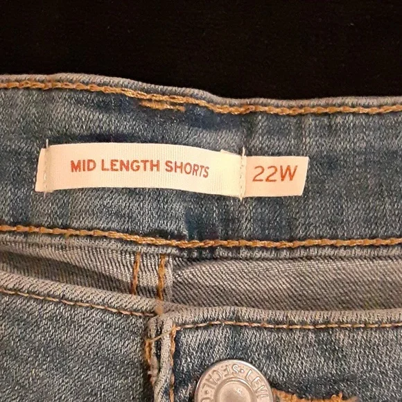 Levi's Women's Denim Mid Length Shorts Size 22W - Picture 7 of 8